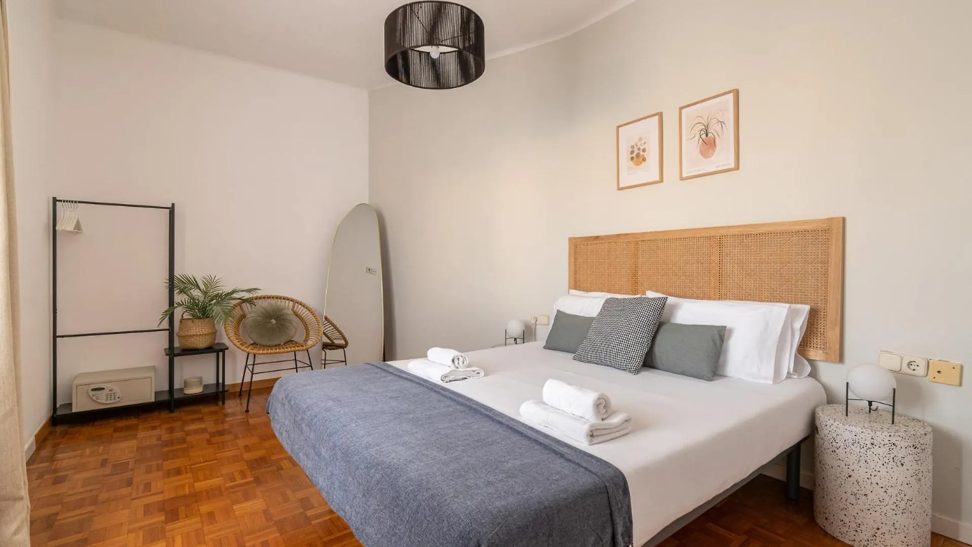 Stay U-Nique Apartments Gaudi III Barcelona 0*,
